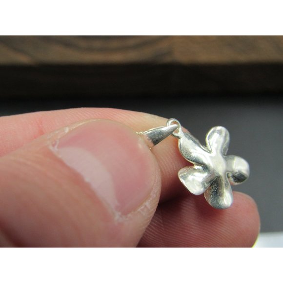 16 Inch Sterling Silver Cute Cubic Zirconia Flower Pendant Necklace - Picture 3 of 6